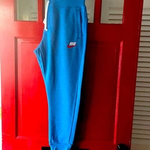 Light blue with red check Nike cooler 😎